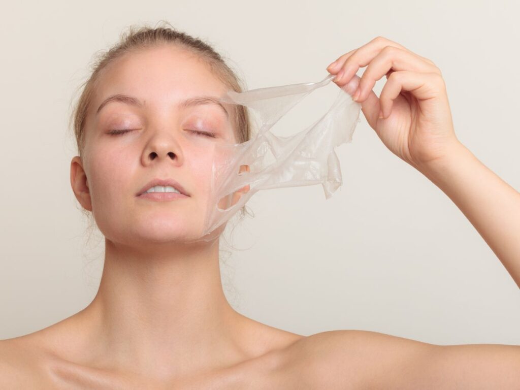 Peel-Off Mask vs. Wash-Off Mask: A Quick Comparison 1 Peel-Off Mask vs. Wash-Off Mask: A Quick Comparison 1