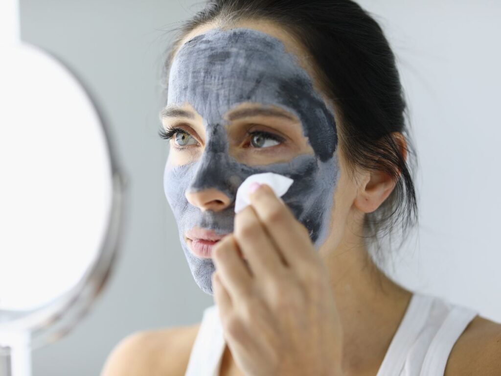 Peel-Off Mask vs. Wash-Off Mask: A Quick Comparison 2 Peel-Off Mask vs. Wash-Off Mask: A Quick Comparison 2